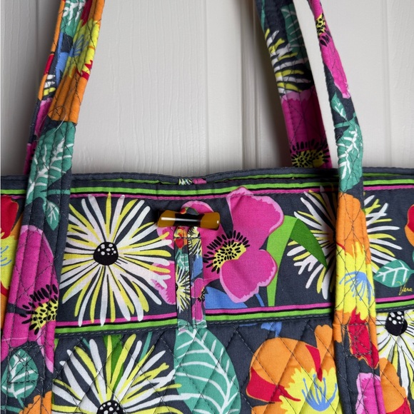 NWT Vera Bradley XL Vera Toggle Tote Jazzy Blooms Retired Pattern Cotton